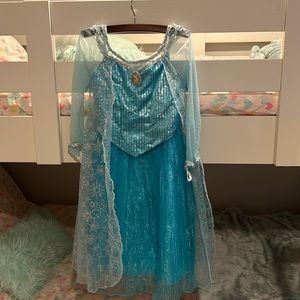Disney Frozen Elsa Girls Costume - Size 6 - Beautiful Details - Gently Worn